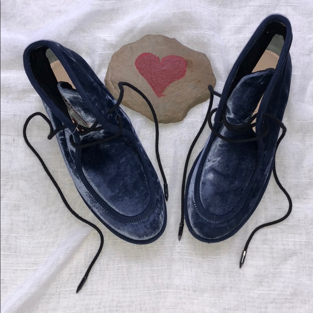 NWT Avery Les Filles Blue Velvet Lace Up Booties